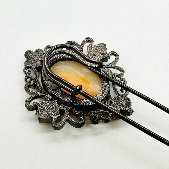 Rhinestone Cameo Safety Pin Brooch - Picture 10 of 12